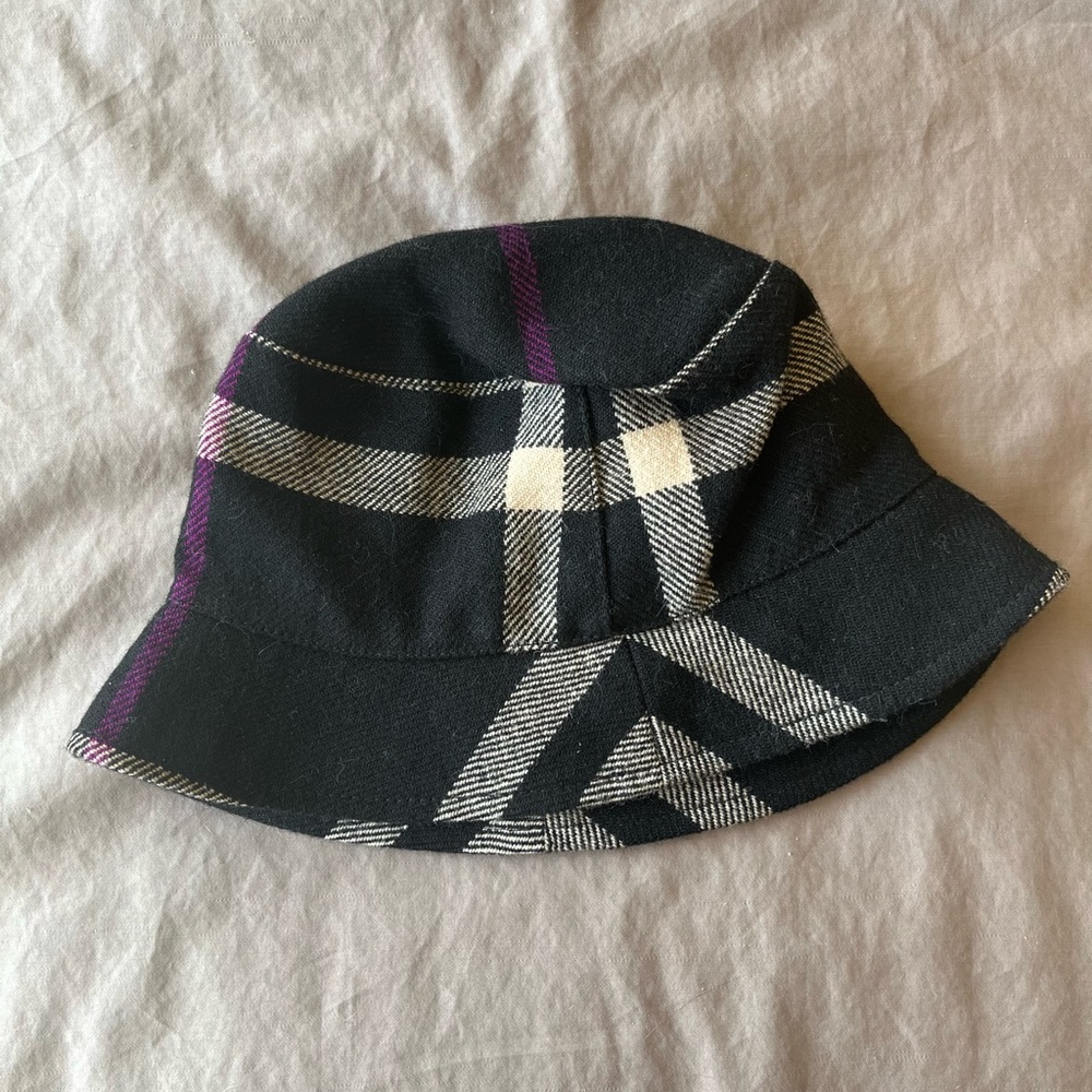 Authentic Burberry Wool Bucket Hat Black White Purple Cozy Warm Classic Pattern